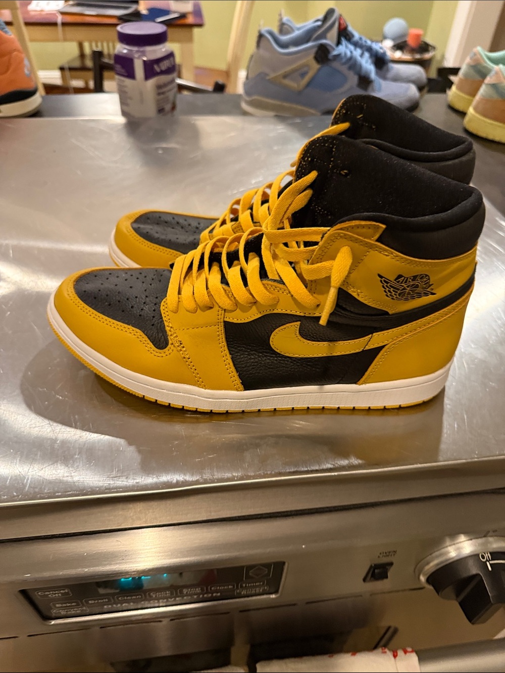 Nike Air Jordan 1 High - Black/Yellow